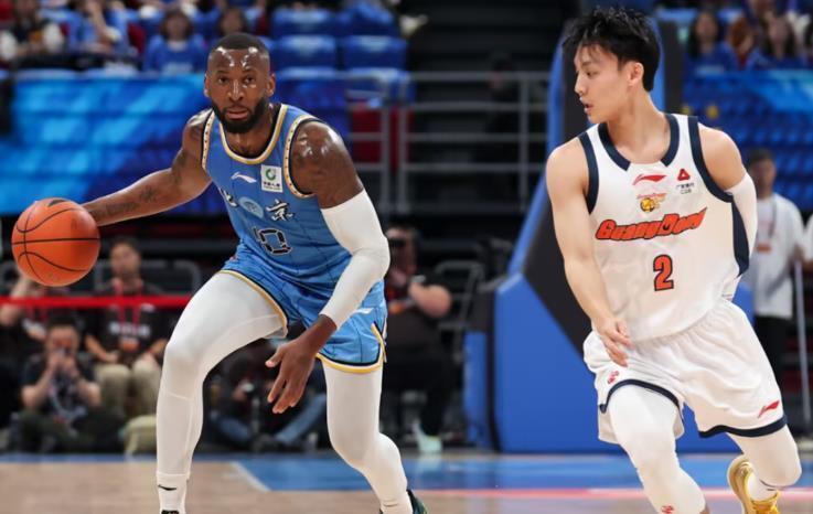 半岛体育-广东队止步季后赛8强，单节被首钢队轰18-0，杜锋输得不冤